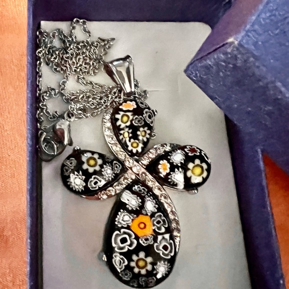 2” Murano Glass CROSS PENDANT on 20” chain - Picture 8 of 8